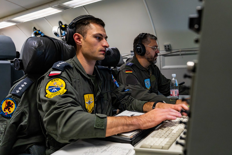 Avión AWACS E-3A OTAN vigilancia aérea estandarización aeronáutica militar