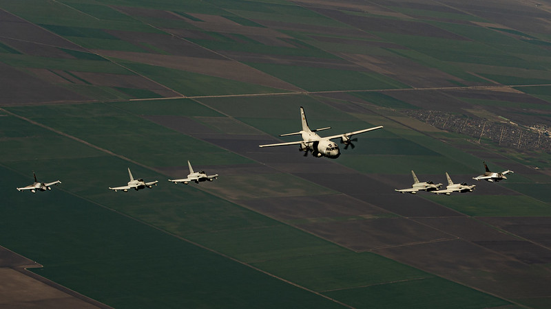 Formación cazas multinacionales OTAN Eurofighter F-16 interoperabilidad aeronáutica militar