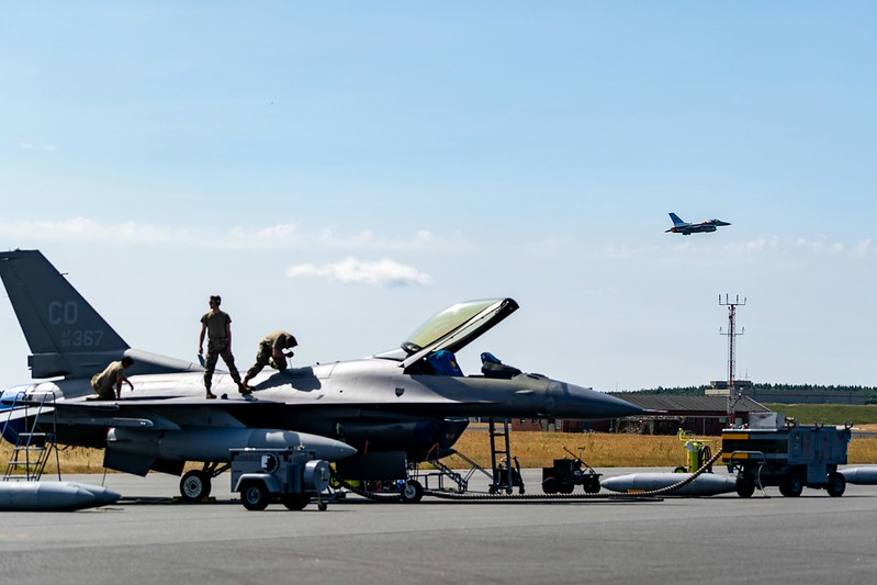 Mantenimiento aeronave militar ejercicio OTAN Air Defender formación EMAR PERAM