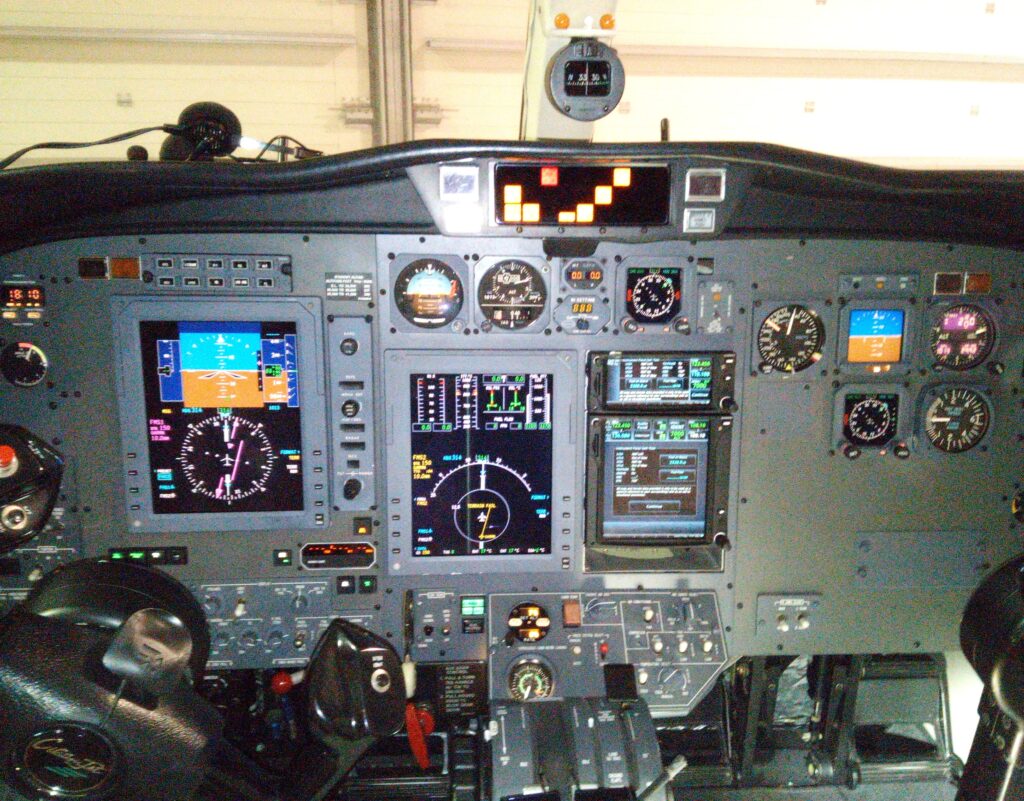 Cabina del Citation CJ1 con la aviónica Garmin GTN integrada en el Pro Line 21 tras completar la modificación bajo STC
