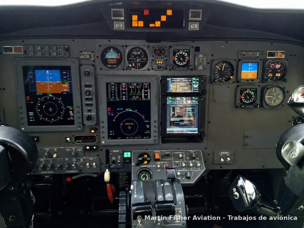 Cabina del Citation CJ1 con los Garmin GTN 750 y GTN 650 integrados en el Pro Line 21 tras la modificación bajo STC